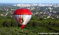 Balon miasta Stalowa Wola pilotowany przez Waldemara Lekana. Zdjęcia lotnicze na tle Rozwadowa.